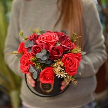 Arrangement with 15 red soap roses